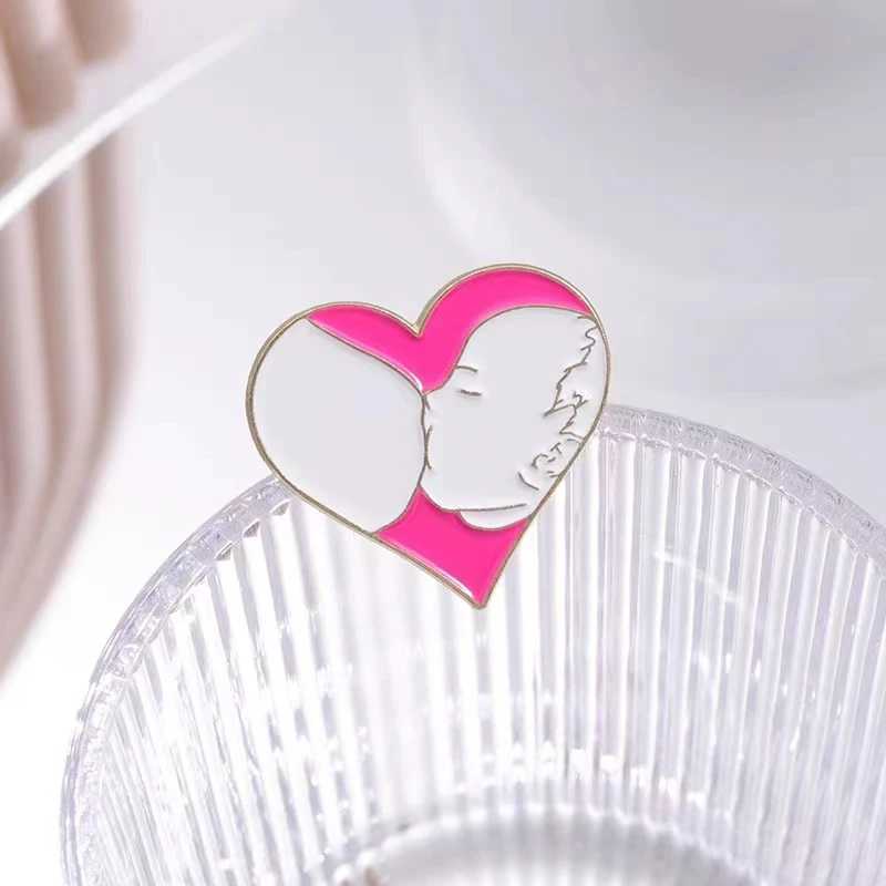 Customized mother and baby enamel pins for breast feeding chest lapel badges love childrens jewelry gifts direct shipping W240815