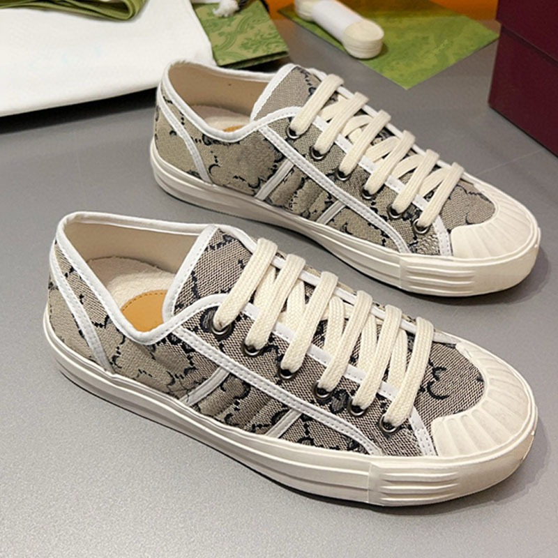Women Luxury Sneakers Embossed Logo Retro Comfort Canvas Shoes Low Help Non Slip Skateboard Shoes Men trend Casual Walk Ventilate Sports Board Sh