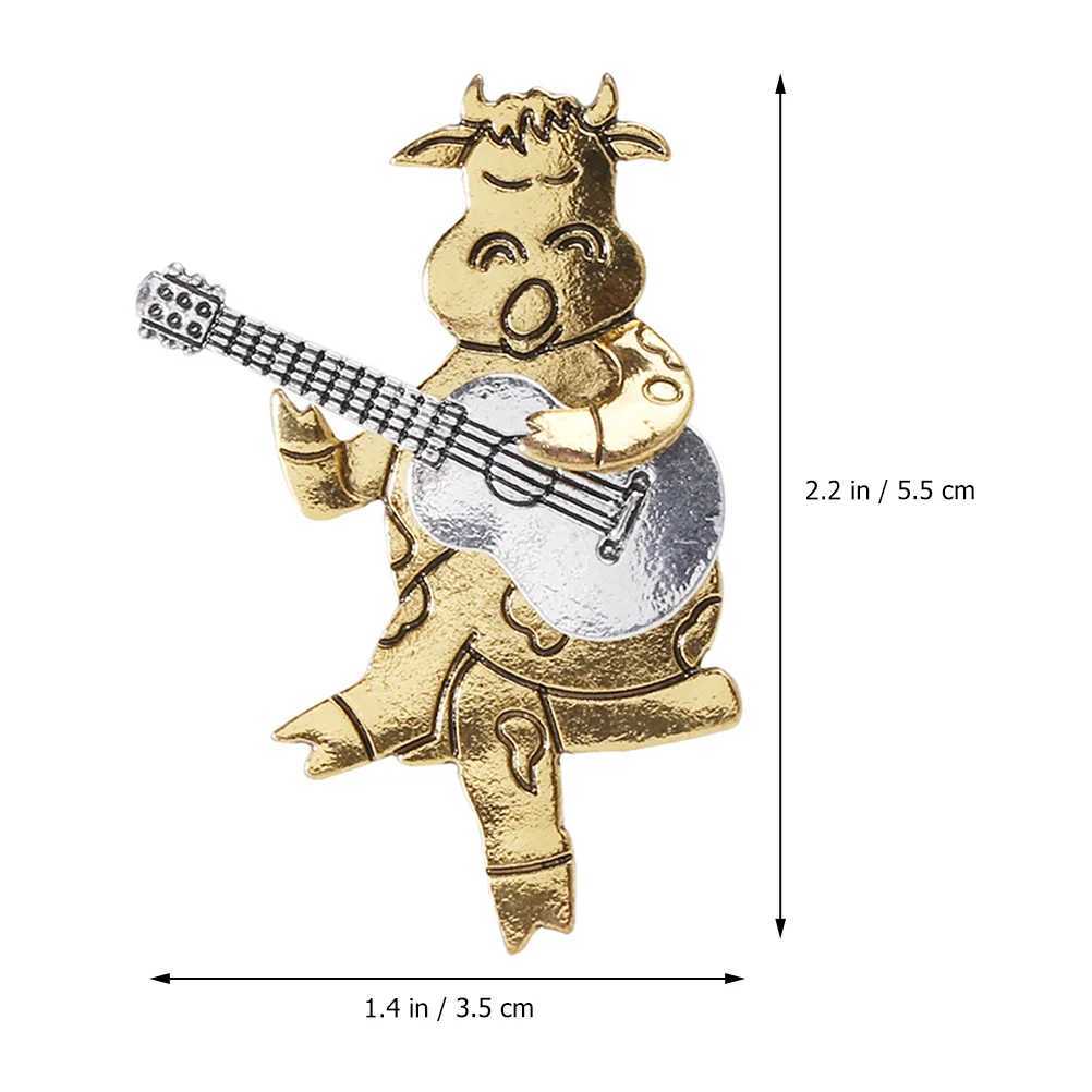 Model pin Brooch Miss cartoon style cow guitar alloy clothing decoration brooch creative W240815