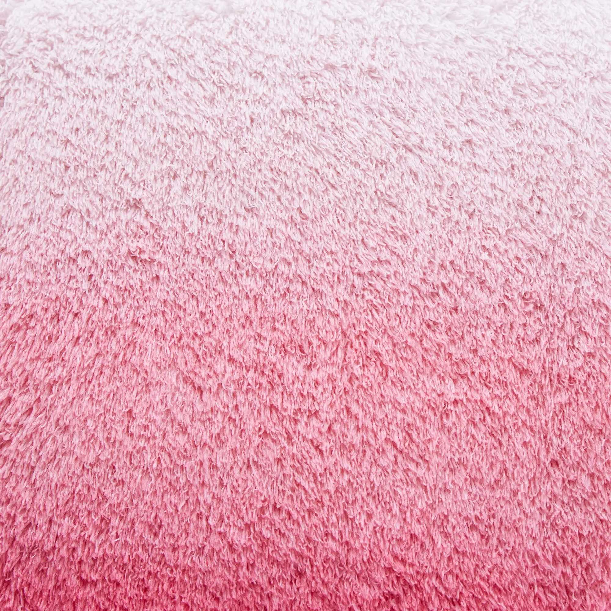 Cozy Plush Pink Ombre Throw Blanket Standard Throw Crafted with Plush High-pile Fibers 100% Polyester Durable and easy to care Y240815
