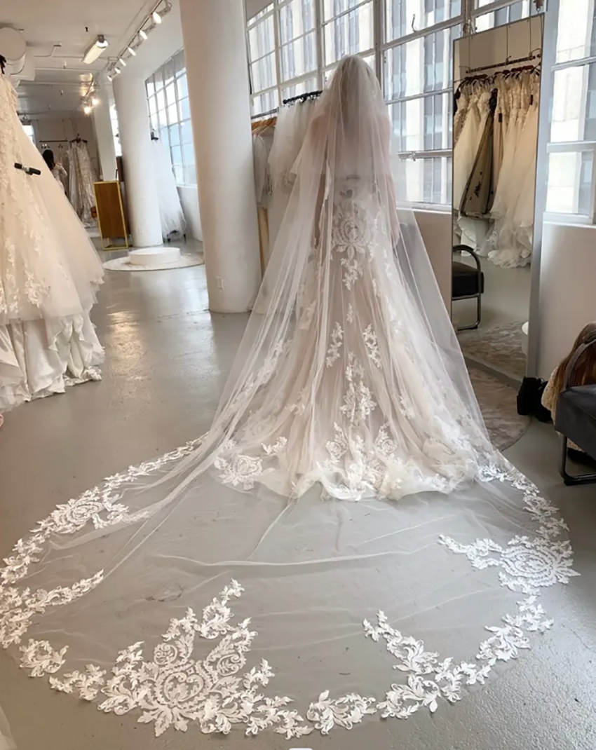 Gorgeous Wedding Veil Appliques Two Layer Cathedral Length Veils Applique Edge Custom Made Bridal Accessories High Quality