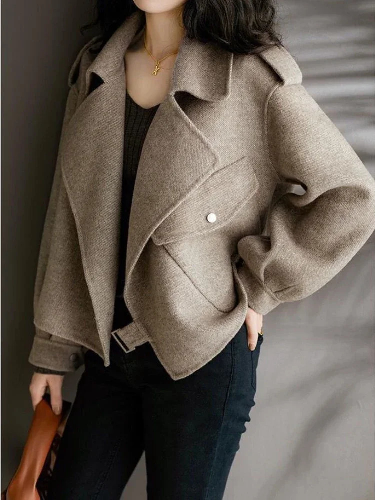 Winter womens jacket fashionable warm casual short sleeved autumn and winter wool coat 240814