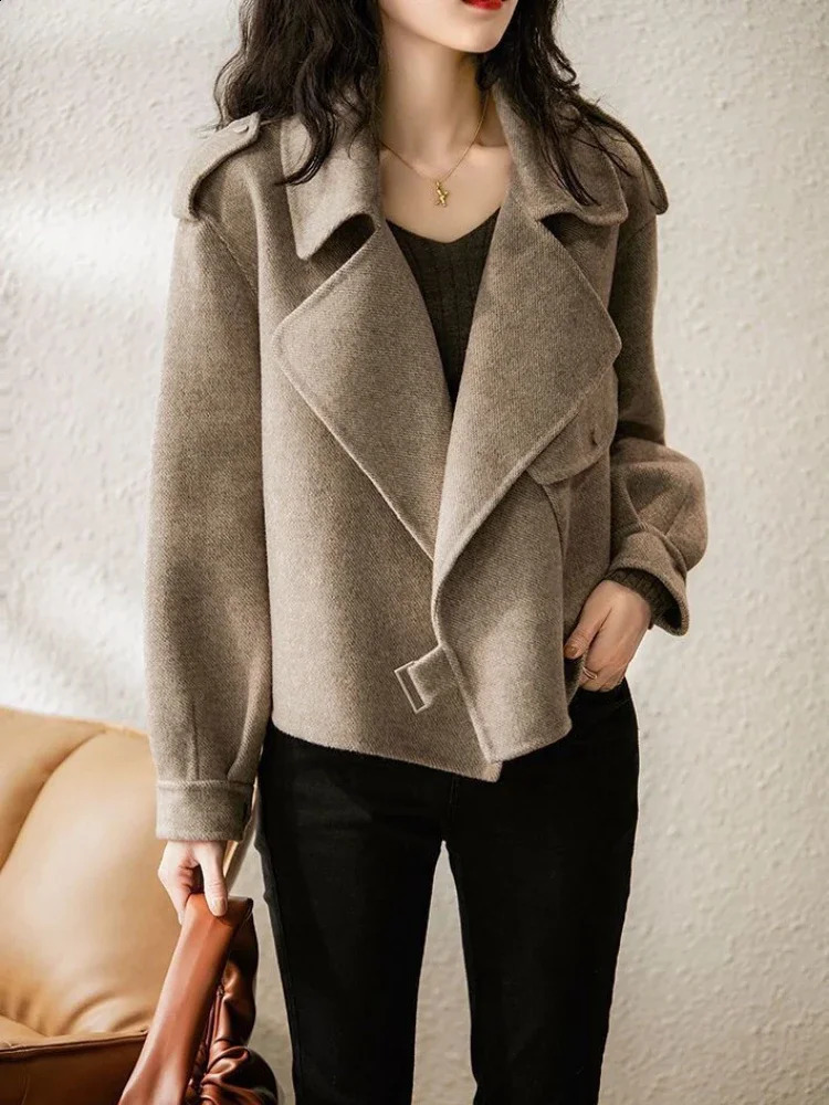 Winter womens jacket fashionable warm casual short sleeved autumn and winter wool coat 240814