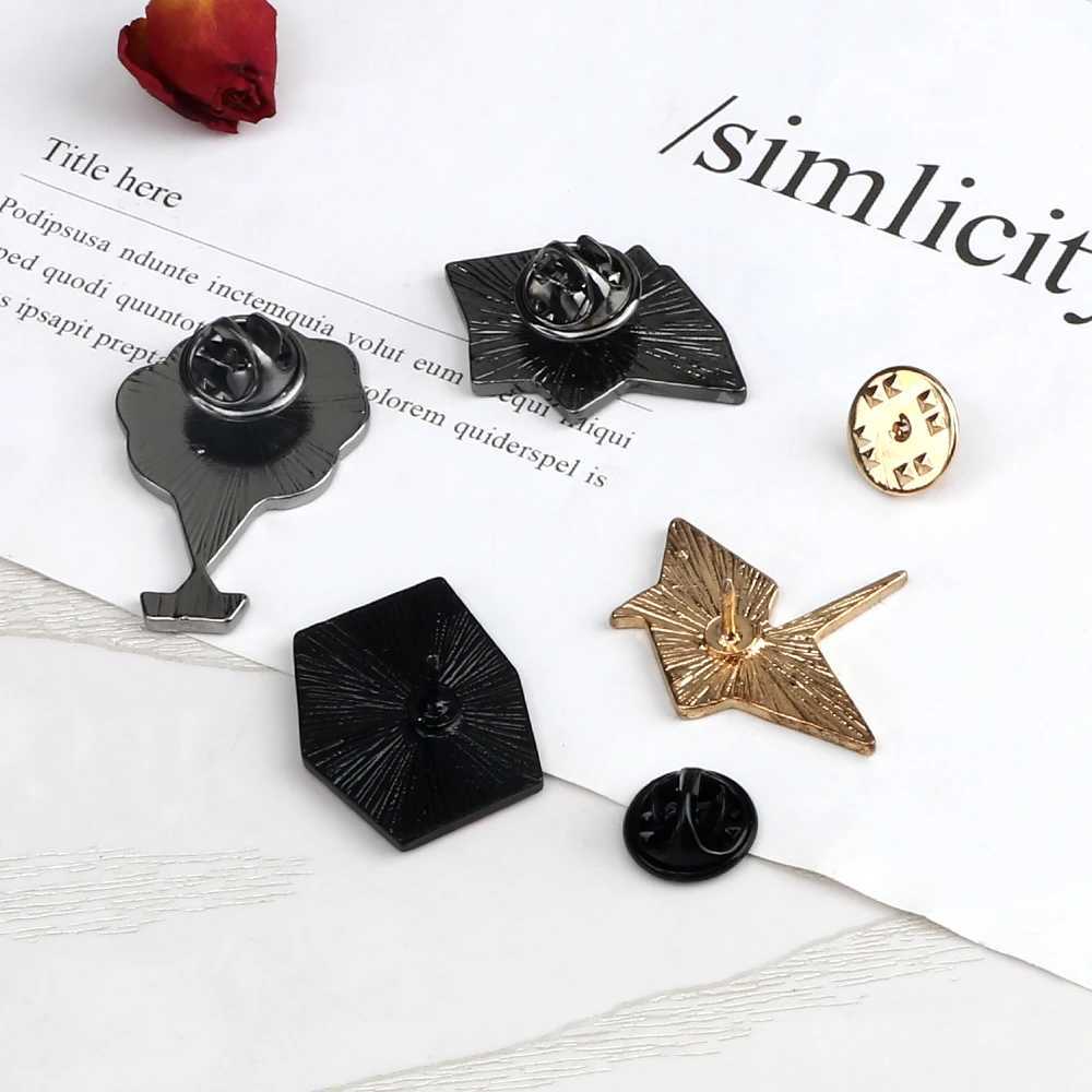 Fun Game Enamel Pin Cute Balloon Joker Rubiks Cube Folding Crane Childrens Friends Brooch Clothing Collar Pin Badge Fashion Jewelry W240815