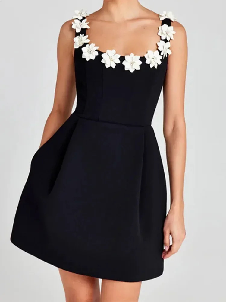 Chic Contrast Backless 3d Flower Sling A-line Dress Women Elegant High Waist Sleeveless Mini Dresses Lady Summer Party Vestidos 240814
