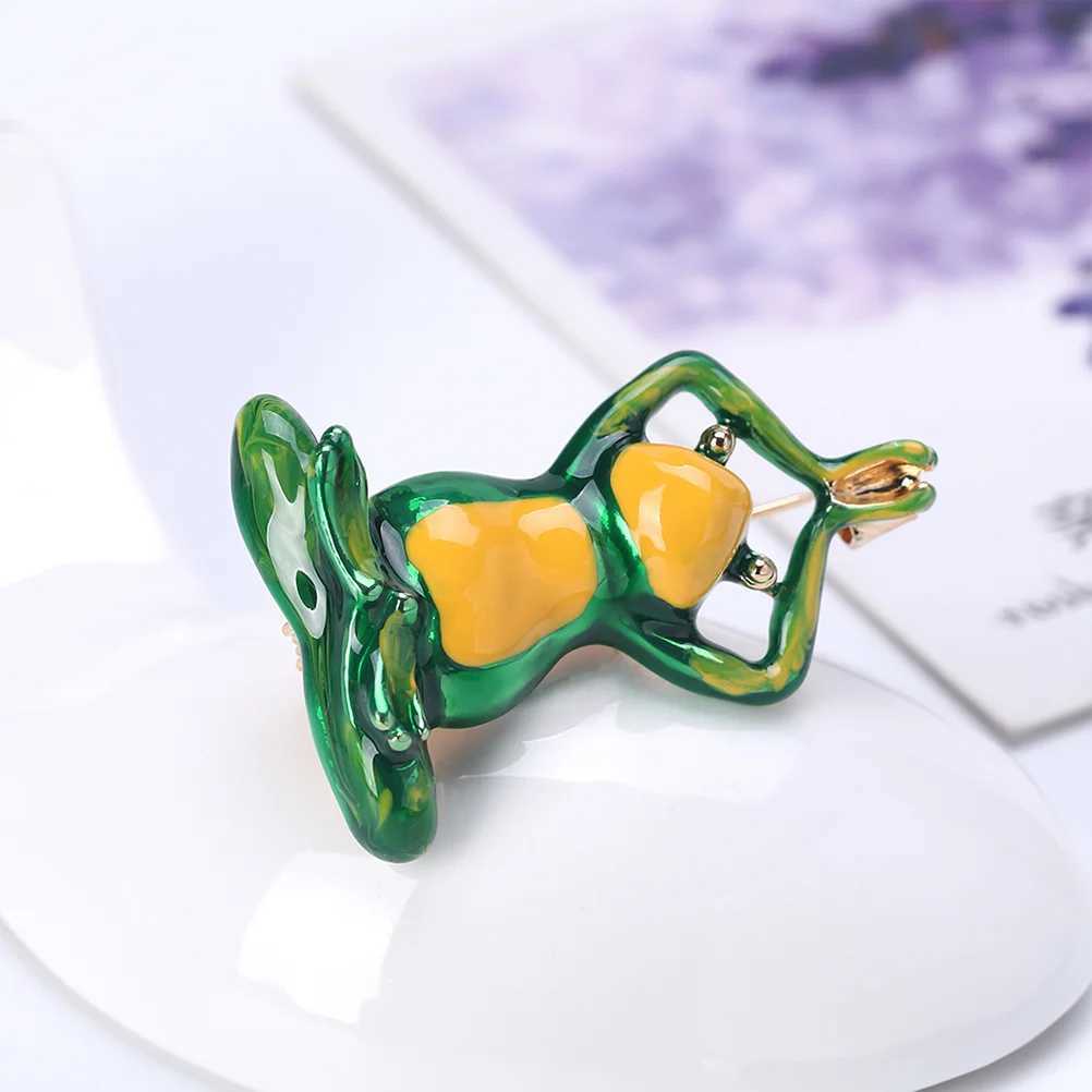 1Pc creative alloy shaped brooch fashionable clothing brooch pants accessories cute tight corset simple brooch (green) W240815