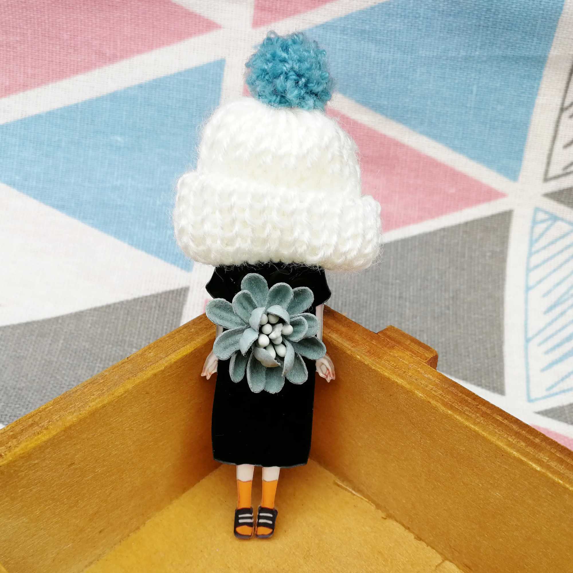 Harajuku womens brooch and floral badge with elegant acrylic cartoon pattern wool hat brooch fashion jewelry accessories W240815