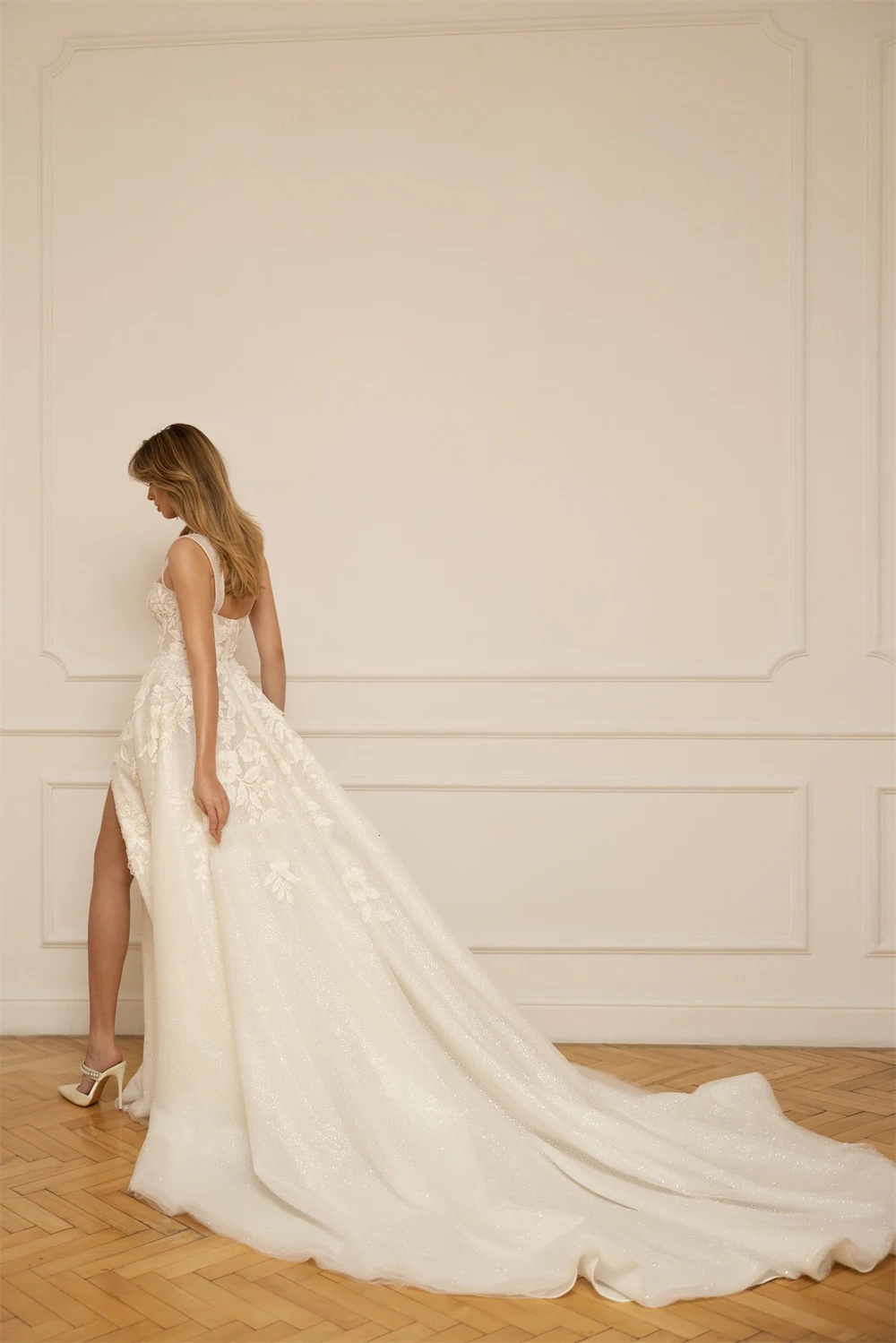 Classic A-Line Women Wedding Dress Spaghetti Strap Sleeveless Bridal Gowns Appliques Split Side Sweep Train Dress Custom Made vestidos de novia