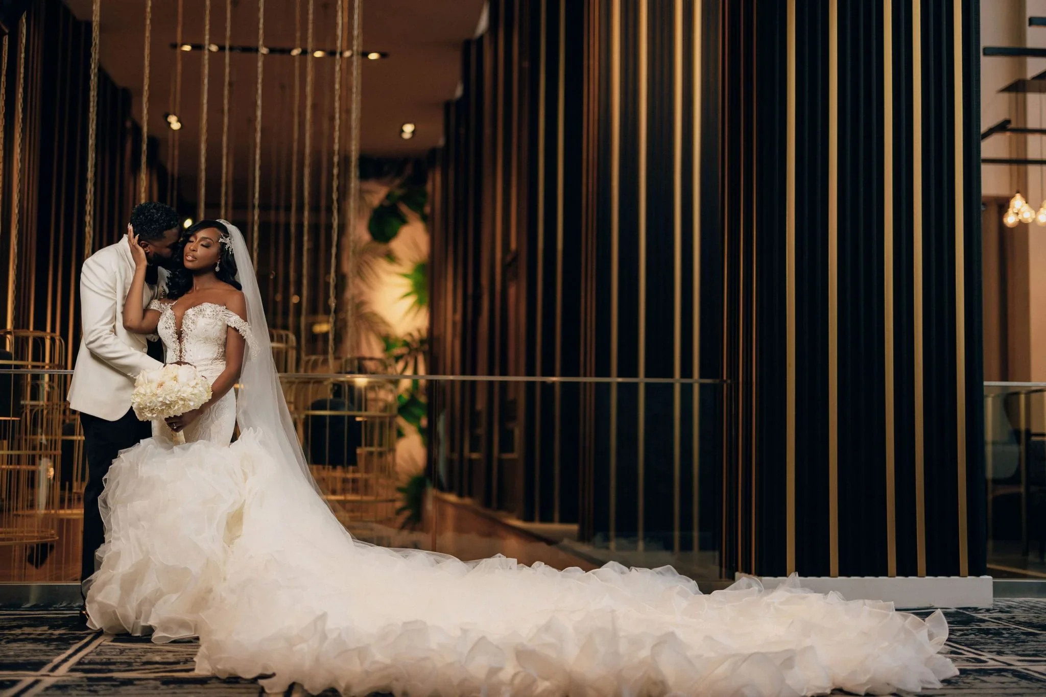 Luxury Appliques Mermaid Wedding Dress Tiered Ruffles Long Train Beaded Bridal Gowns Saudi Arabic Luxury Vestido de Novia