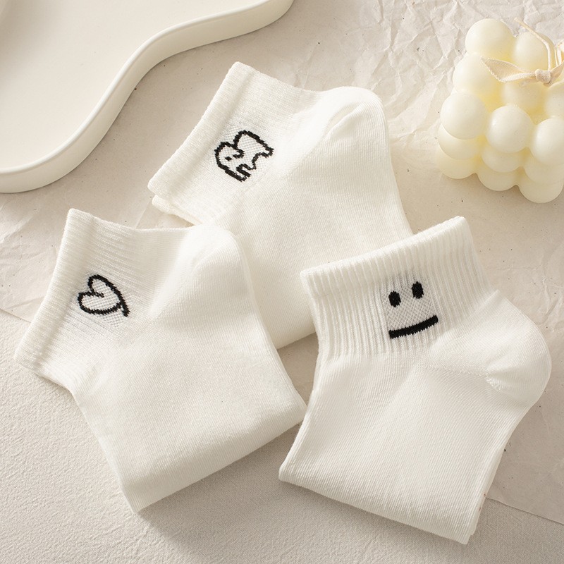 Simple Yet Stylish Women's White Ankle Socks for Spring & Summer - Lightweight and Comfy