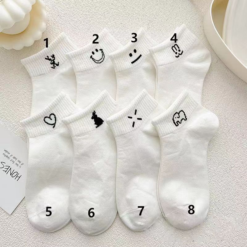 Simple Yet Stylish Women's White Ankle Socks for Spring & Summer - Lightweight and Comfy