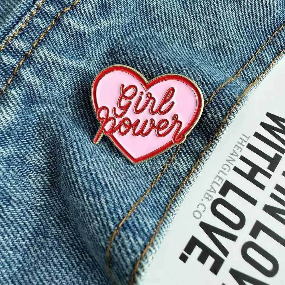 New fashion cute pink heart-shaped brooch for women unisex metal English letter lapel brooch bag clothing version brooch gift W240815