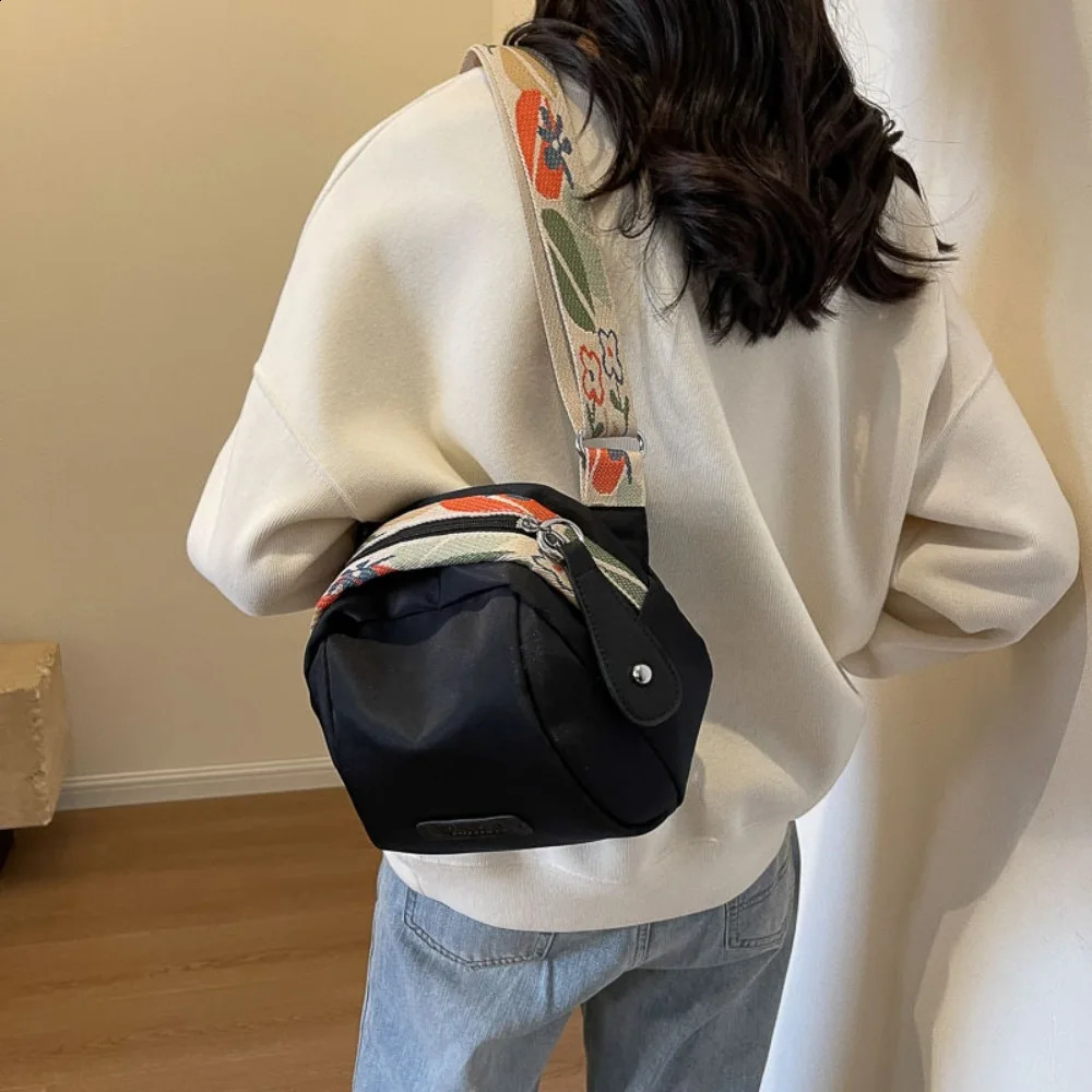 Fashion Crossbody Bags For Women Oxford Cloth Pillow Shell Shoulder Bag Large Capacity Travelling Casual Street Small Fabric 240814