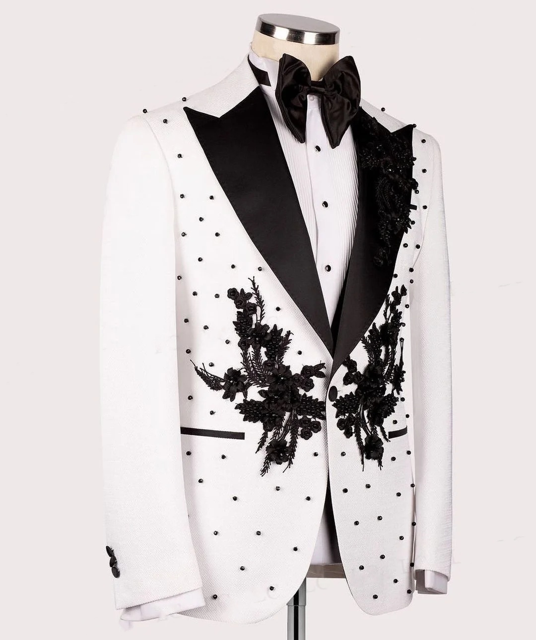 Men's Wedding Suit Peaked Lapel Tailored Blazers Rhinestone Appliques Groom Jacket for Men One Button 2 Pieces Set Custom Made Coat(Pants+Jacket)