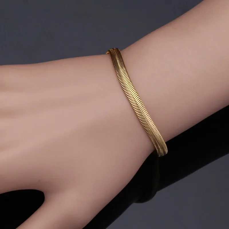 Ball Caps Lockets Gold/Silver Plated Flat Snake Chain Bracelet Suitable for Men Women Jewelry Fashion Birthday Gifts QC24 Q240815