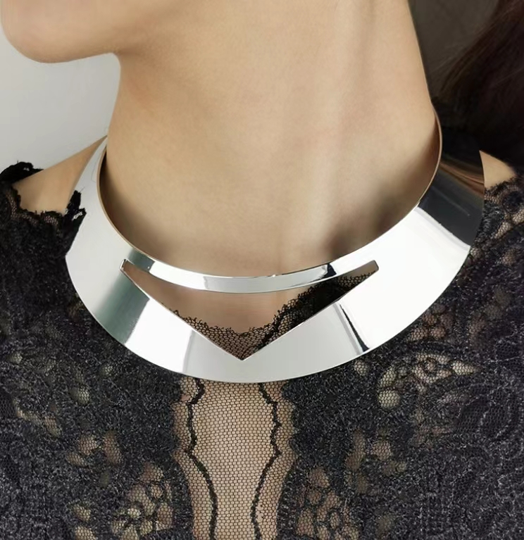 Necklace high-end accessories European and American cross-border hip-hop sweet and cool pendant necklace temperament metal necklace neckband