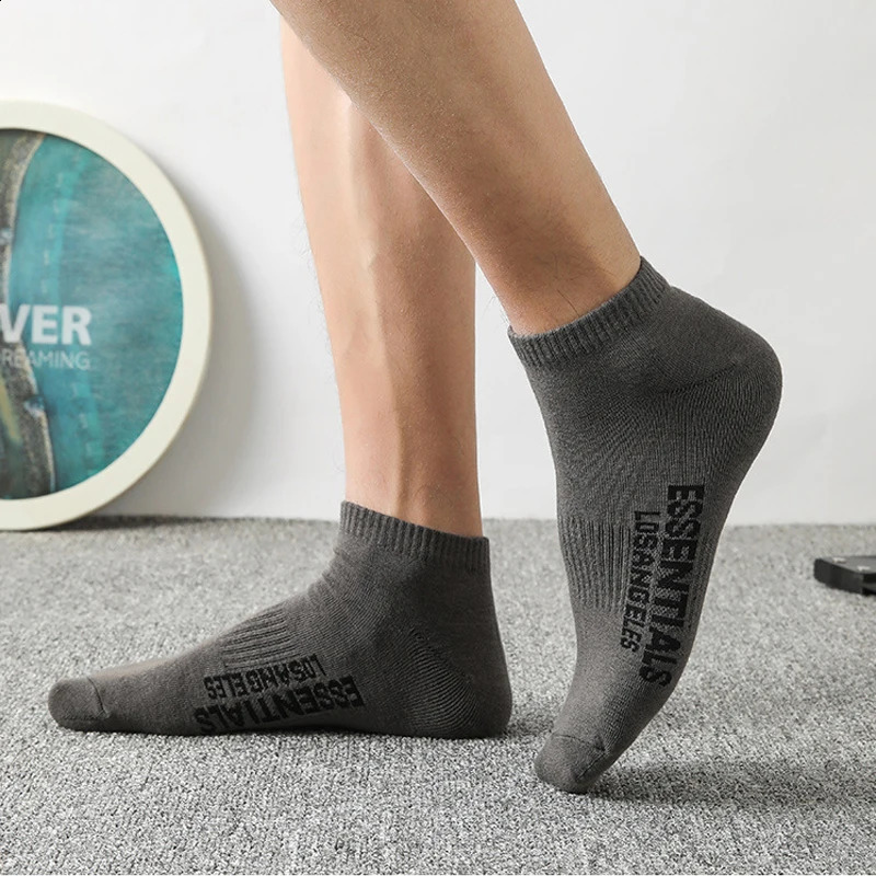 4 Pairs Men's Cotton Skateboarding Socks, Breathable Low Cut Hip Hop Style Casual Sports Socks Gift