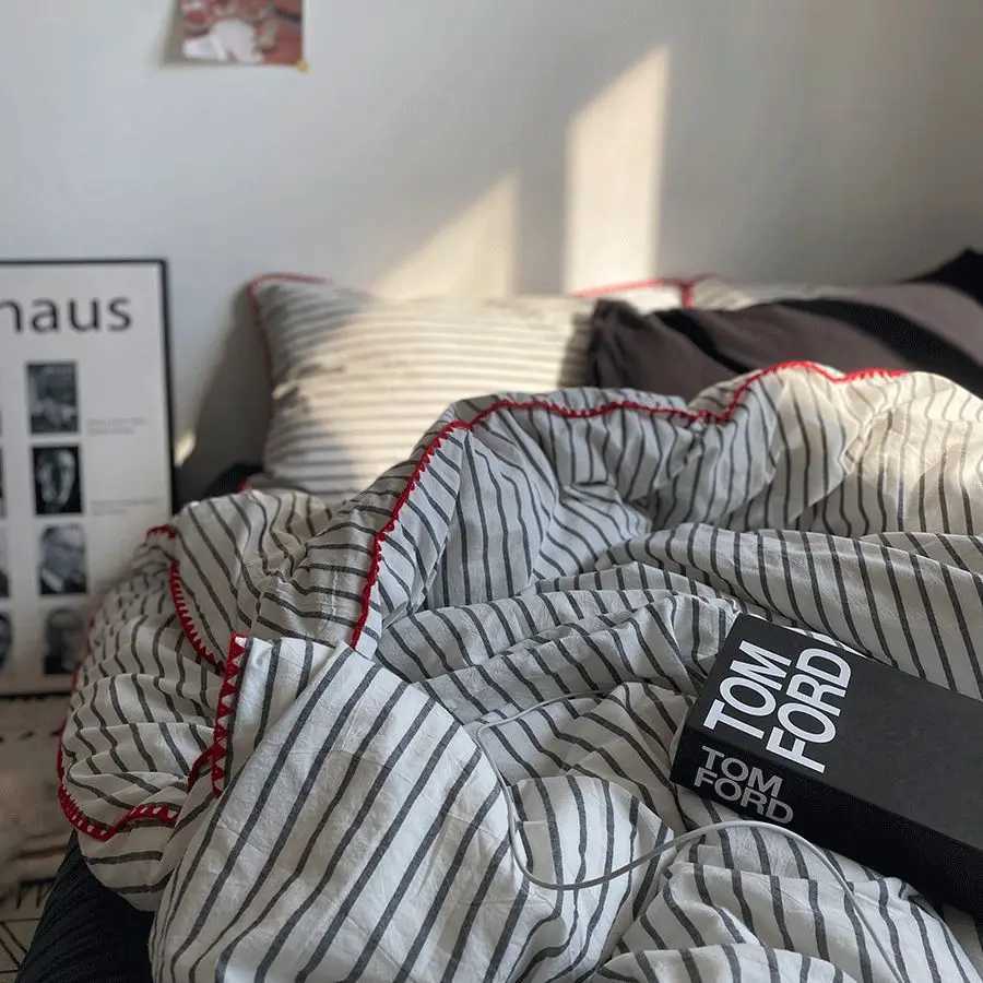 New Arrival Down duvet cover set Nordic minimalist style grey striped bedding set four piece set luxurious bedding for home use M241005