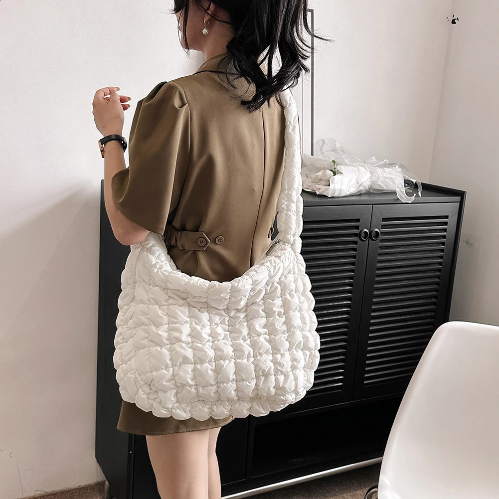 Quilted Padded Crossbody Bag for Women Pleated Bubbles Cloud Shoulder Bags Large Tote Bucket Ruched Handbags 2023 240815