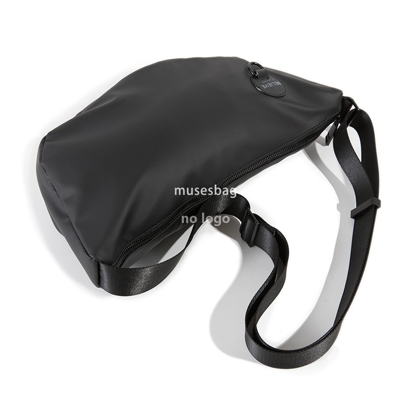 Japanese fashion shoulder bag men and women waterproof casual personality crossbody bag small Korean version of ins crescent bag messenger bag