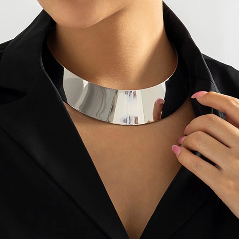 Modern Hip-Hop Appeal with Sleek Tempered Metal Necklaces Exquisite European American Design Jewelry