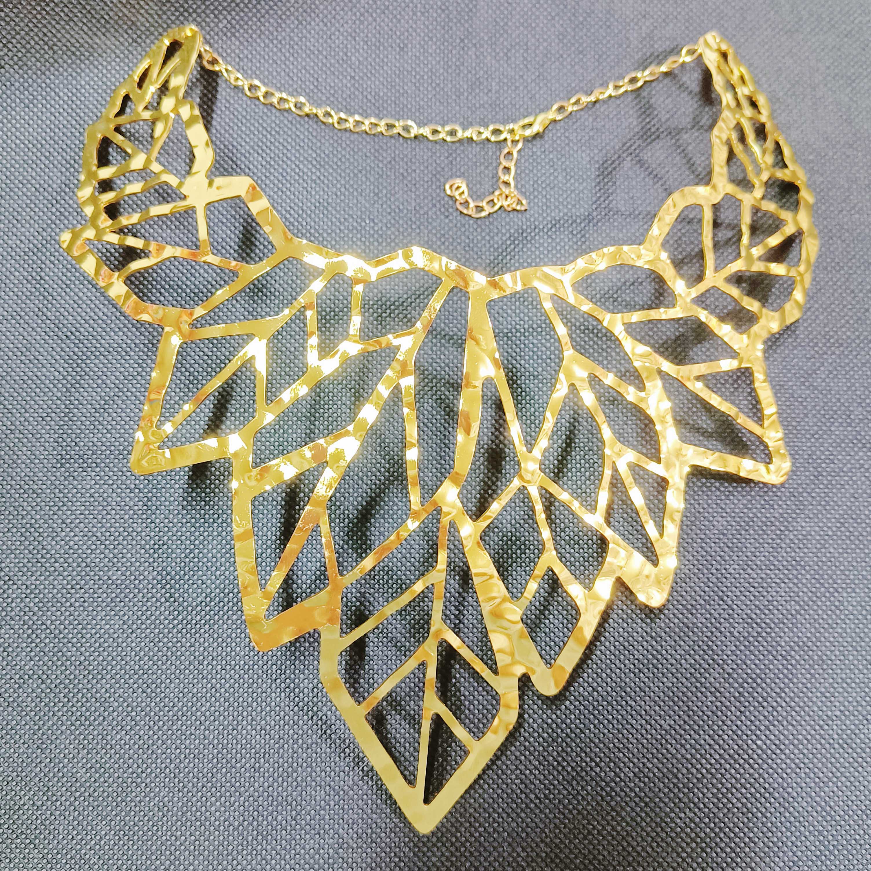 Exaggerated hollow necklaces, metal leaf necklaces, women's Amazon popular necklaces