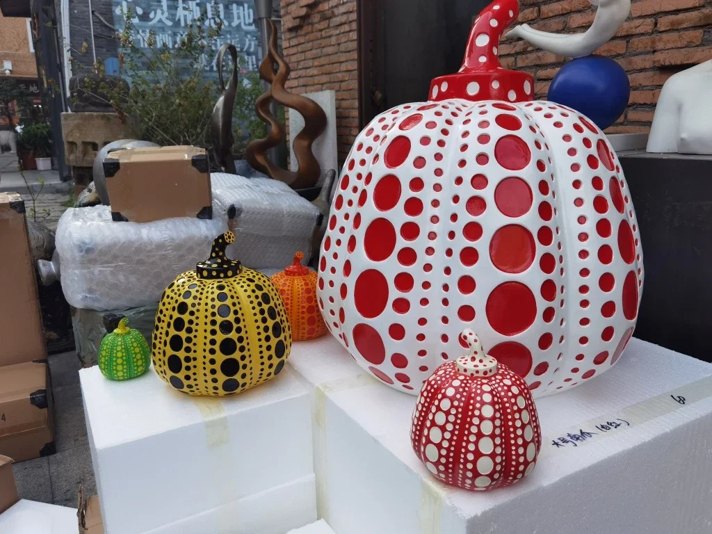 Kusama Yayoi Pumpkin Statue Japanese Art Wave Point Pumpkin Sculpture Morden Resin Crafts Office Home Interior Decor Gifts 240805