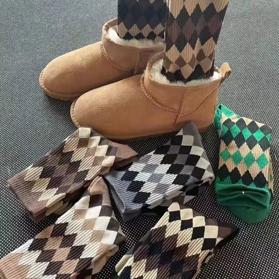 Ins Versatile Retro Diamond Design Mid-Tube Socks for Fall and Winter