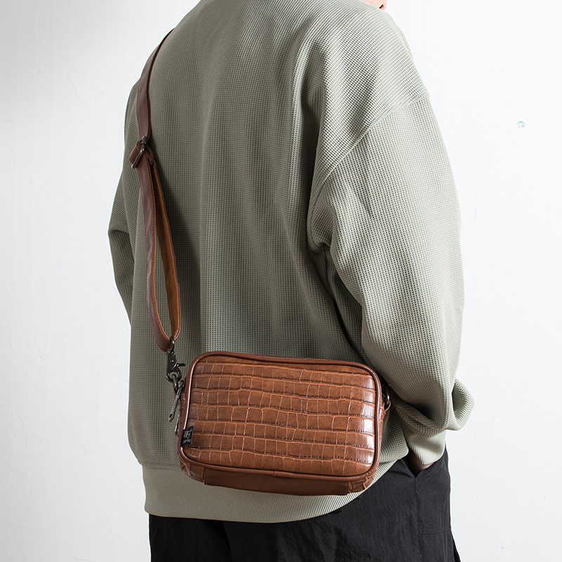 Fashion brand soft leather shoulder bag crocodile print Europe and the United States casual small body bag men's personality summer mobile phone 