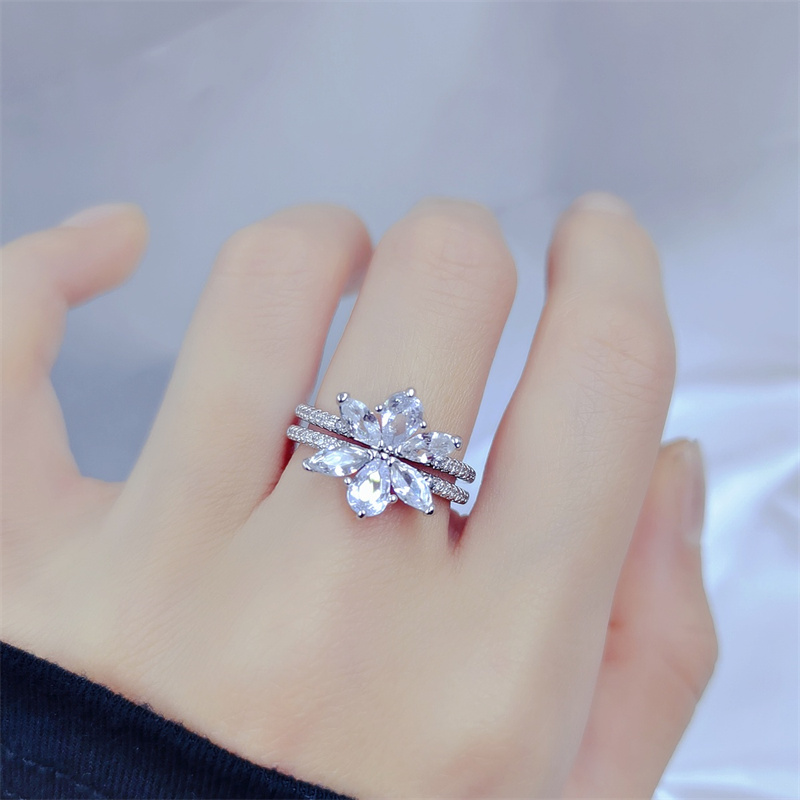Love ring sparkling zirconium petal female engagement wedding ring fashion diamond temperament pair ring bracelet jewelry female suitable for any occa