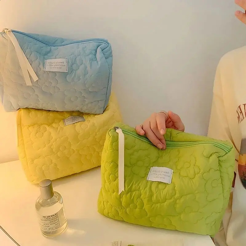 Soft floral pattern makeup bag portable makeup bag display storage organizer large capacity womens travel washing bag 250410