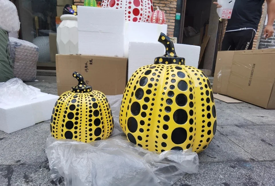 Kusama Yayoi Pumpkin Statue Japanese Art Wave Point Pumpkin Sculpture Morden Resin Crafts Office Home Interior Decor Gifts 240805