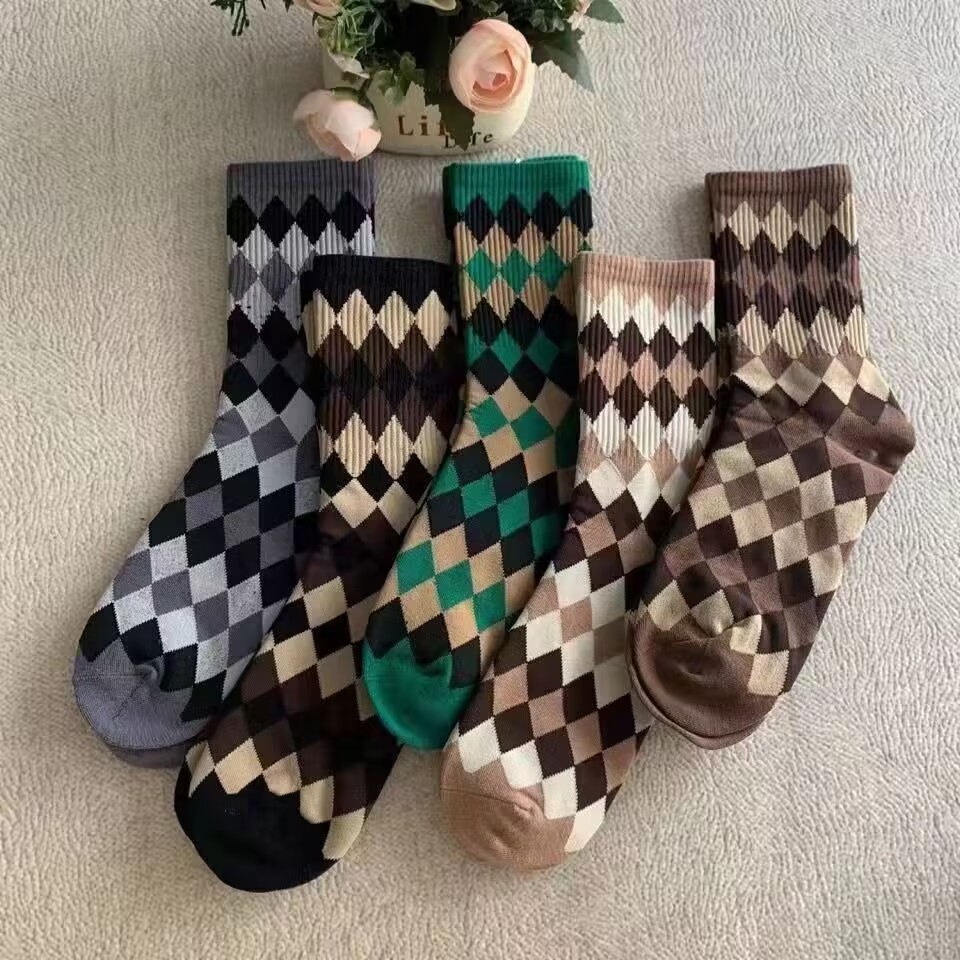 Ins Versatile Retro Diamond Design Mid-Tube Socks for Fall and Winter