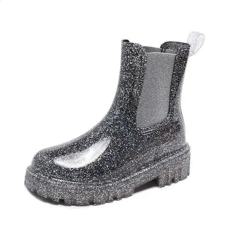 womens short tube rain boots classic Korean fashion waterproof rain shoes womens anti slip rubber thick bottom water shoes 240821