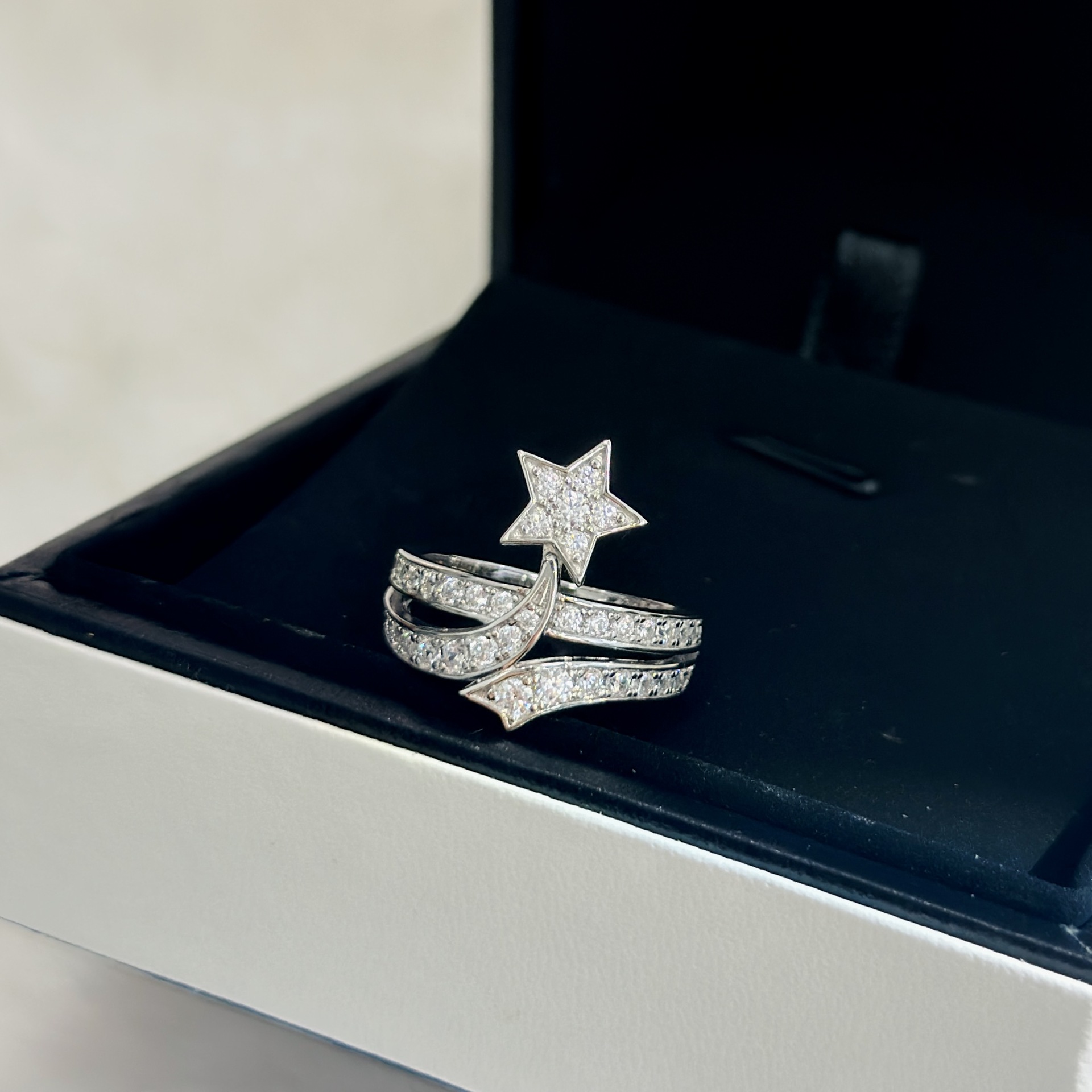 Love ring copper inlaid zirconium meteor comet ring double rows of diamonds activity stars light luxury wind hundred with sweet simple ring female