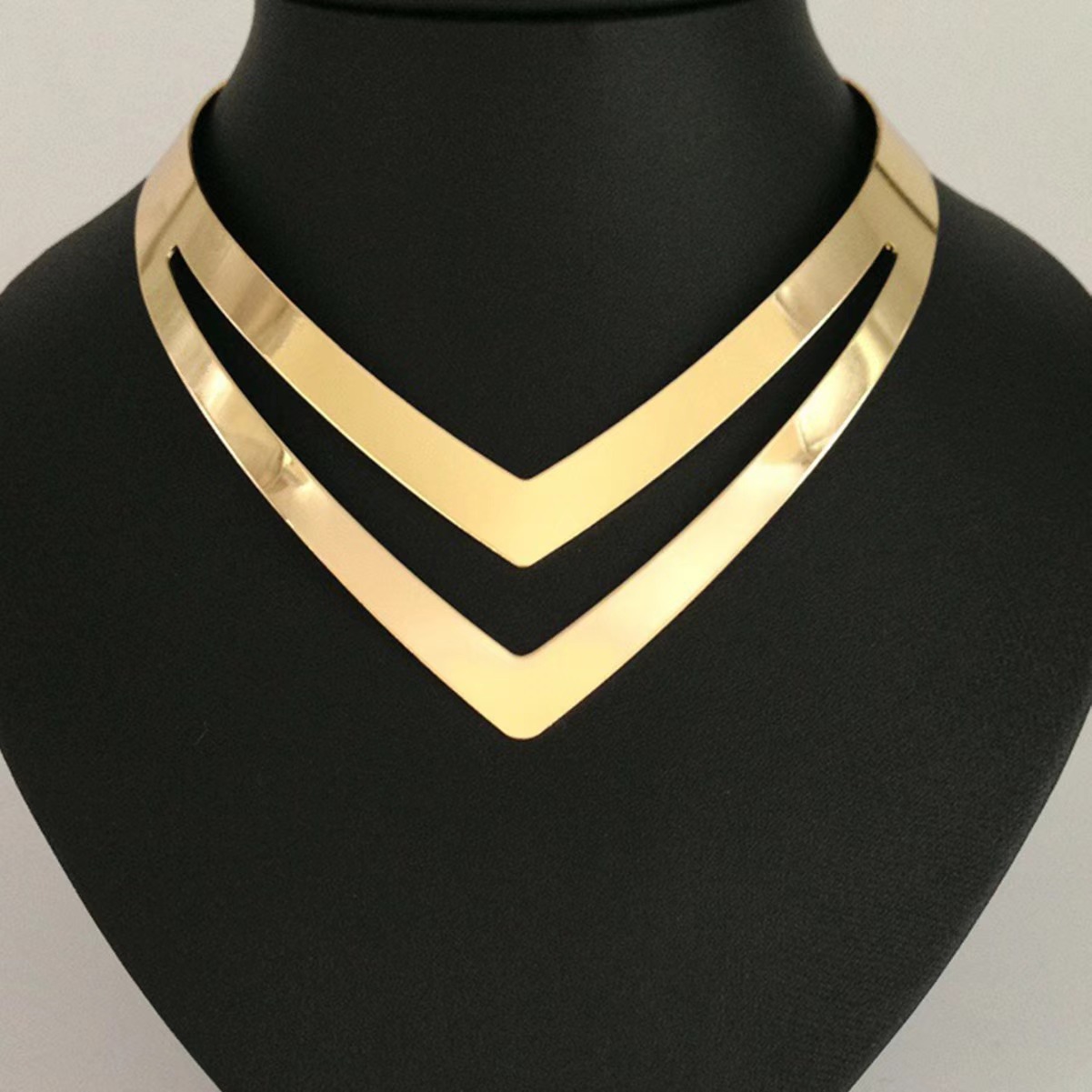 Exaggerated hollow necklaces, metal leaf necklaces, women's Amazon popular necklaces
