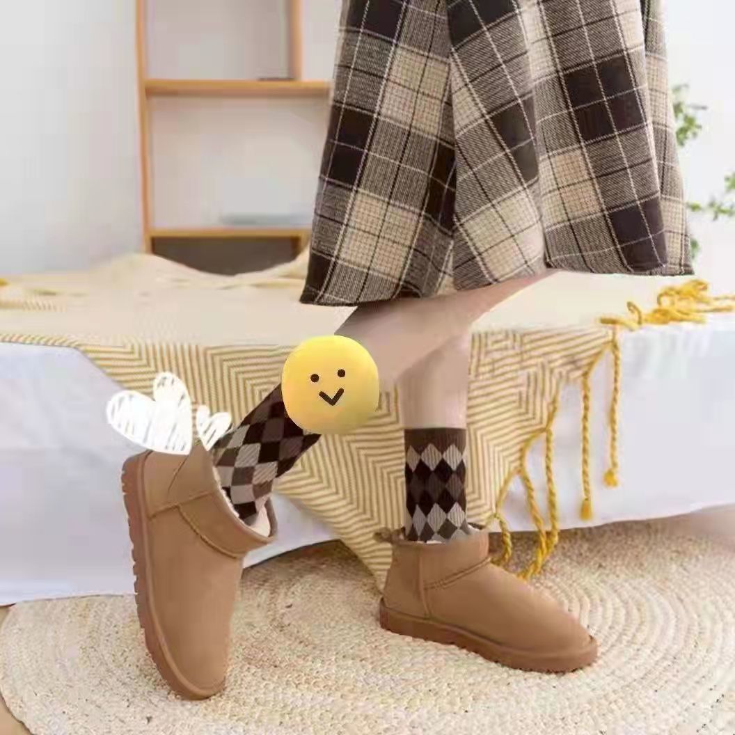 Ins Versatile Retro Diamond Design Mid-Tube Socks for Fall and Winter