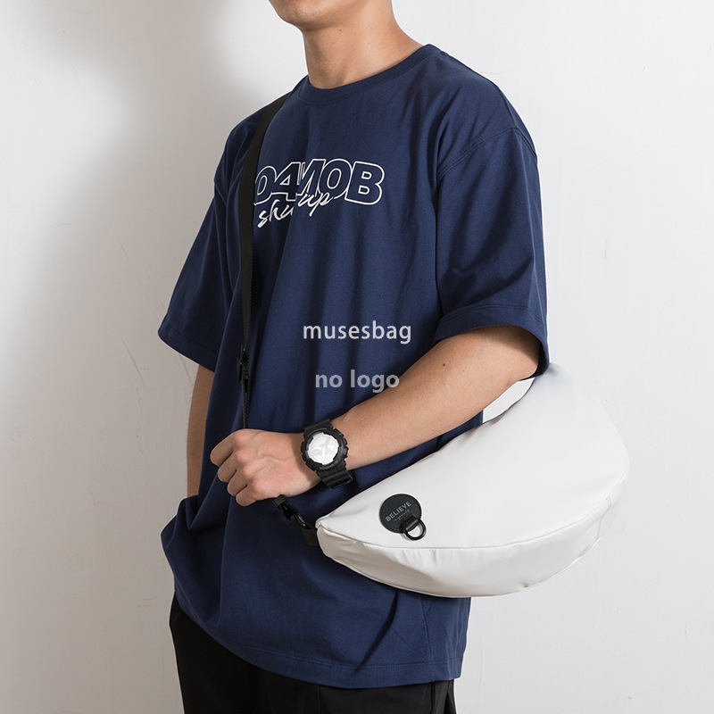 Japanese fashion shoulder bag men and women waterproof casual personality crossbody bag small Korean version of ins crescent bag messenger bag