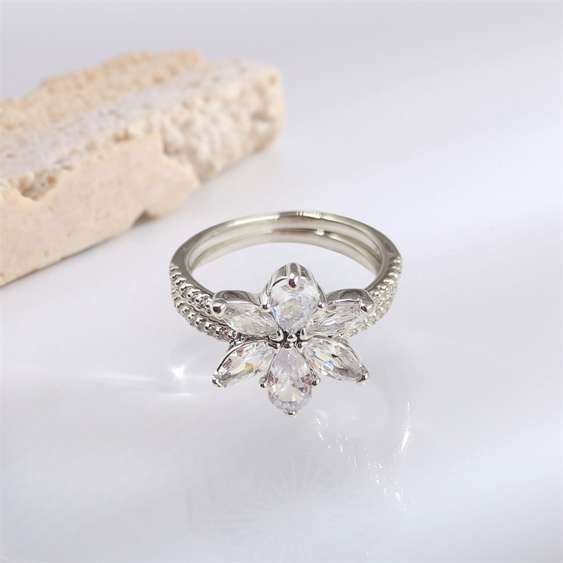Love ring sparkling zirconium petal female engagement wedding ring fashion diamond temperament pair ring bracelet jewelry female suitable for any occa