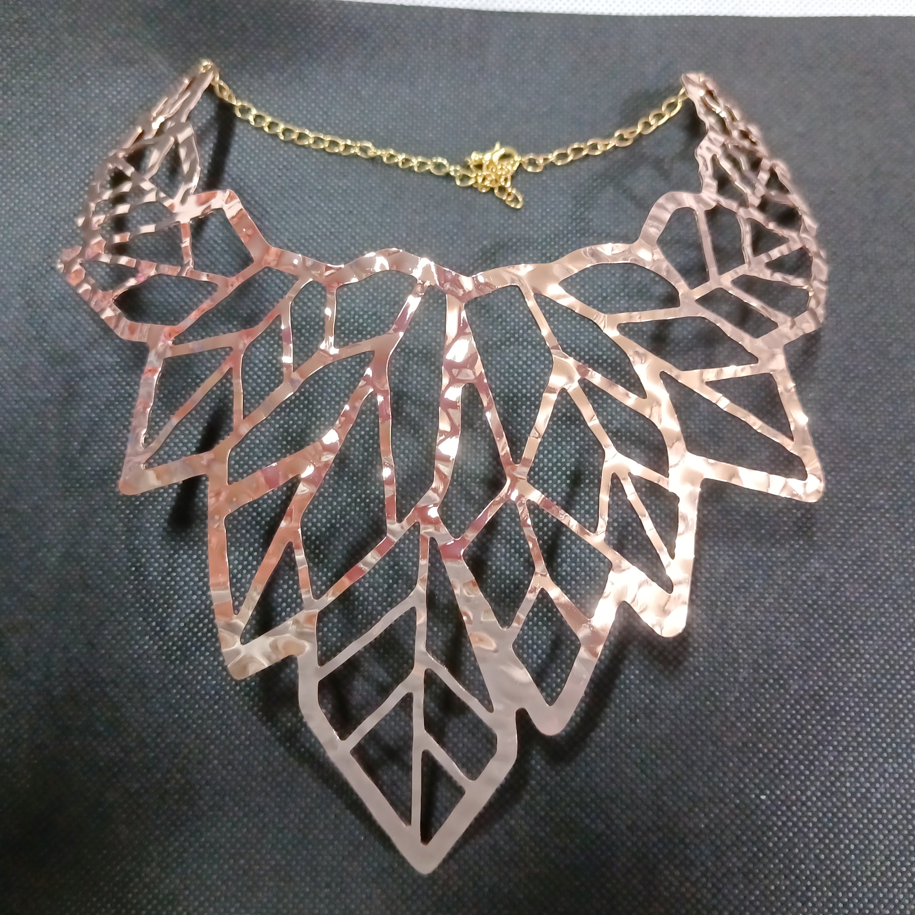 Exaggerated hollow necklaces, metal leaf necklaces, women's Amazon popular necklaces