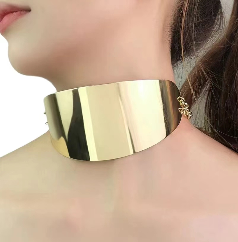 Necklace high-end accessories European and American cross-border hip-hop sweet and cool pendant necklace temperament metal necklace neckband