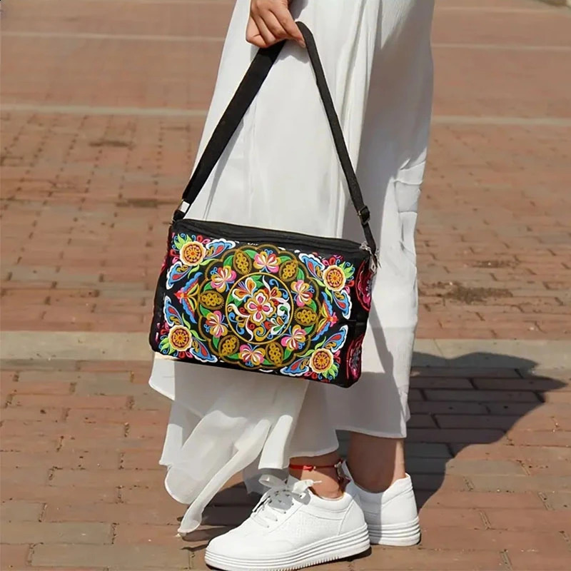 Womens embroidered cross body bag womens y large capacity handbag womens casual travel shoulder bag 240816