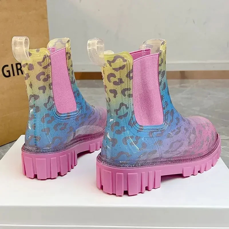 womens short tube rain boots classic Korean fashion waterproof rain shoes womens anti slip rubber thick bottom water shoes 240821