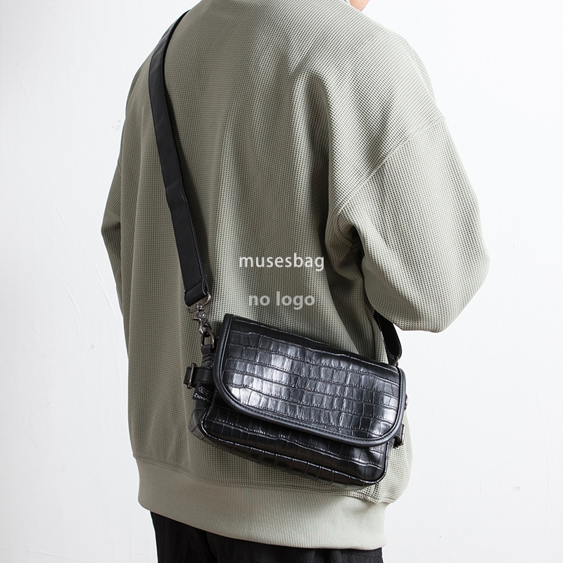 New men's casual shoulder bag crocodile print fashion trend small body bag soft leather clamshell mobile phone bag crossbody bag for men