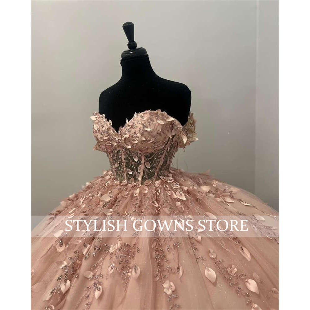 The Pink Off Shoulder Ball Gown Quinceanera Dresses For Girls Beaded 3D Wers Birthday Party Gowns Lace Up Back Sweet 15 16 S