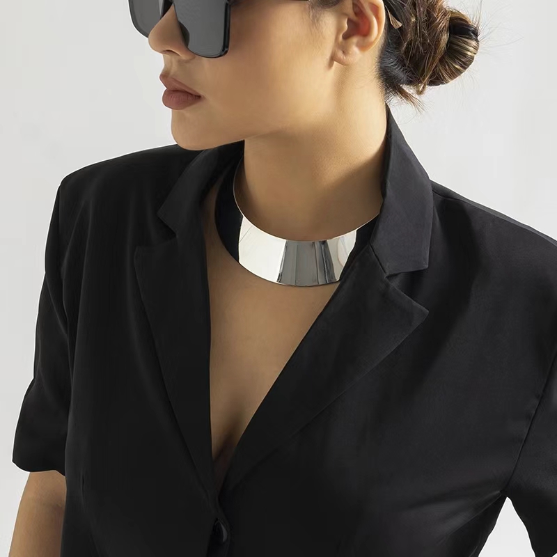 Modern Hip-Hop Appeal with Sleek Tempered Metal Necklaces Exquisite European American Design Jewelry