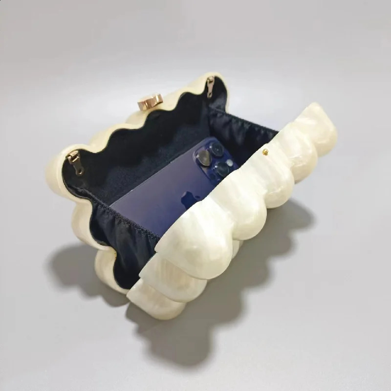 Wavy Pearl Clutch Purse For Women Evening Bag Wedding Party Acrylic Shoulder Crossbody Promotion Fashion Shell Hand Bags 240815