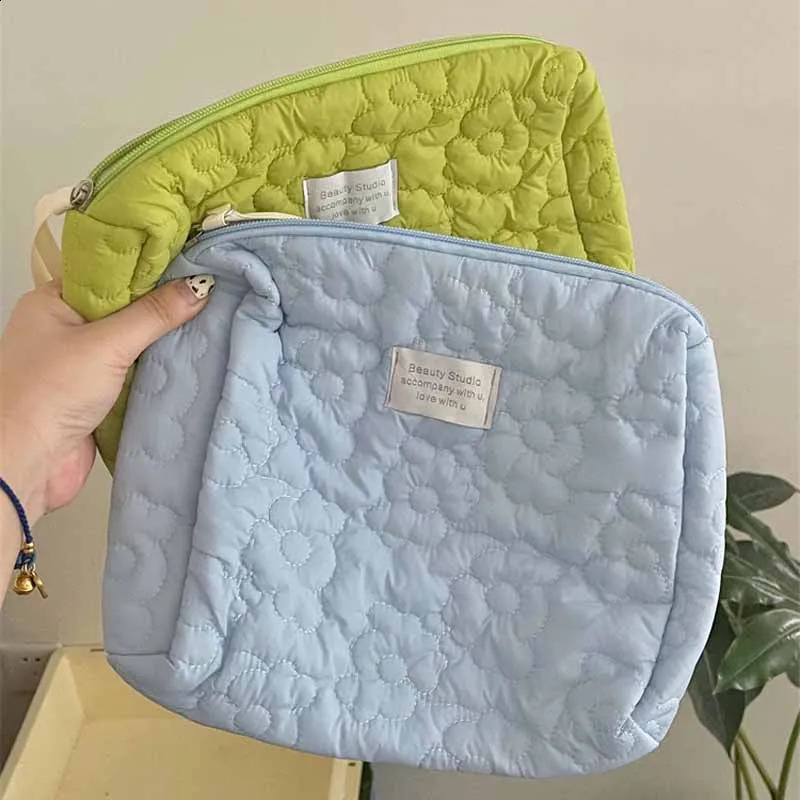 Soft floral pattern makeup bag portable makeup bag display storage organizer large capacity womens travel washing bag 250410