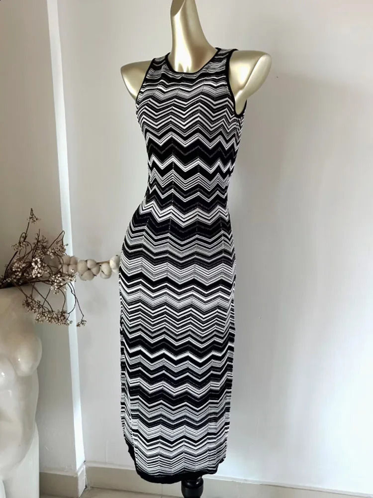Micosoni Italian Knitted Style Dress Small Cut Wave 3D Stripes Thin Gold Thread Sleeveless Slim fit Womens S-L 240815