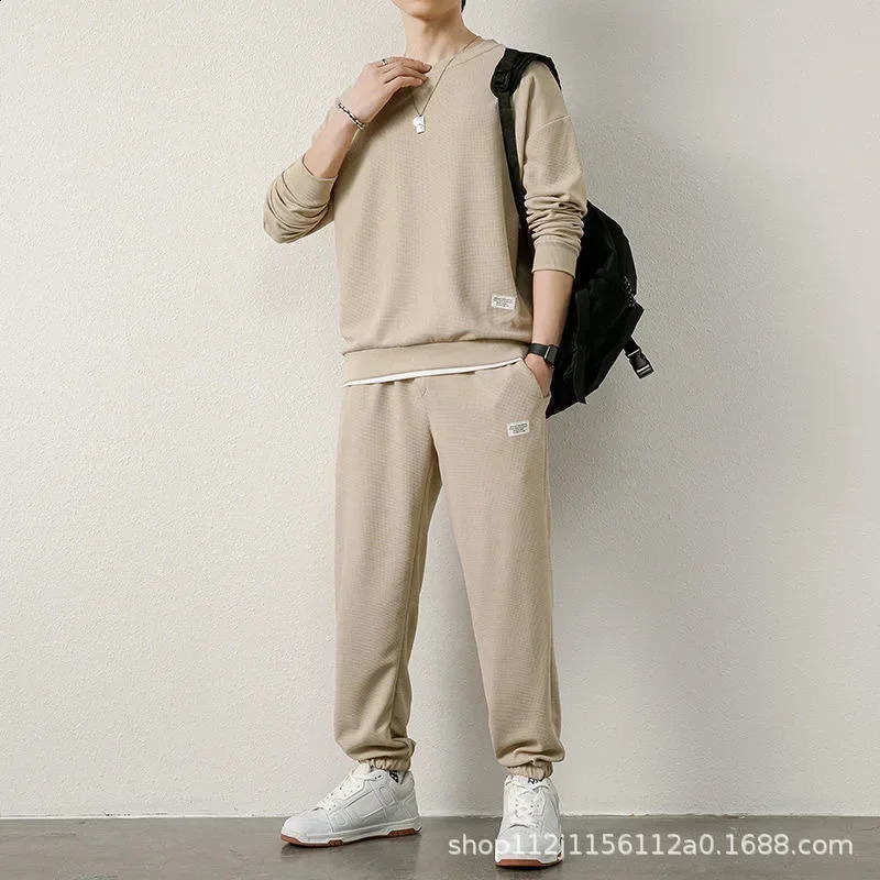 Mens Casual Suit with Round Neck Sweatshirt and Long-Sleeved Trousers for Autumn and Winter Tracksuit Mens Clothes 240821